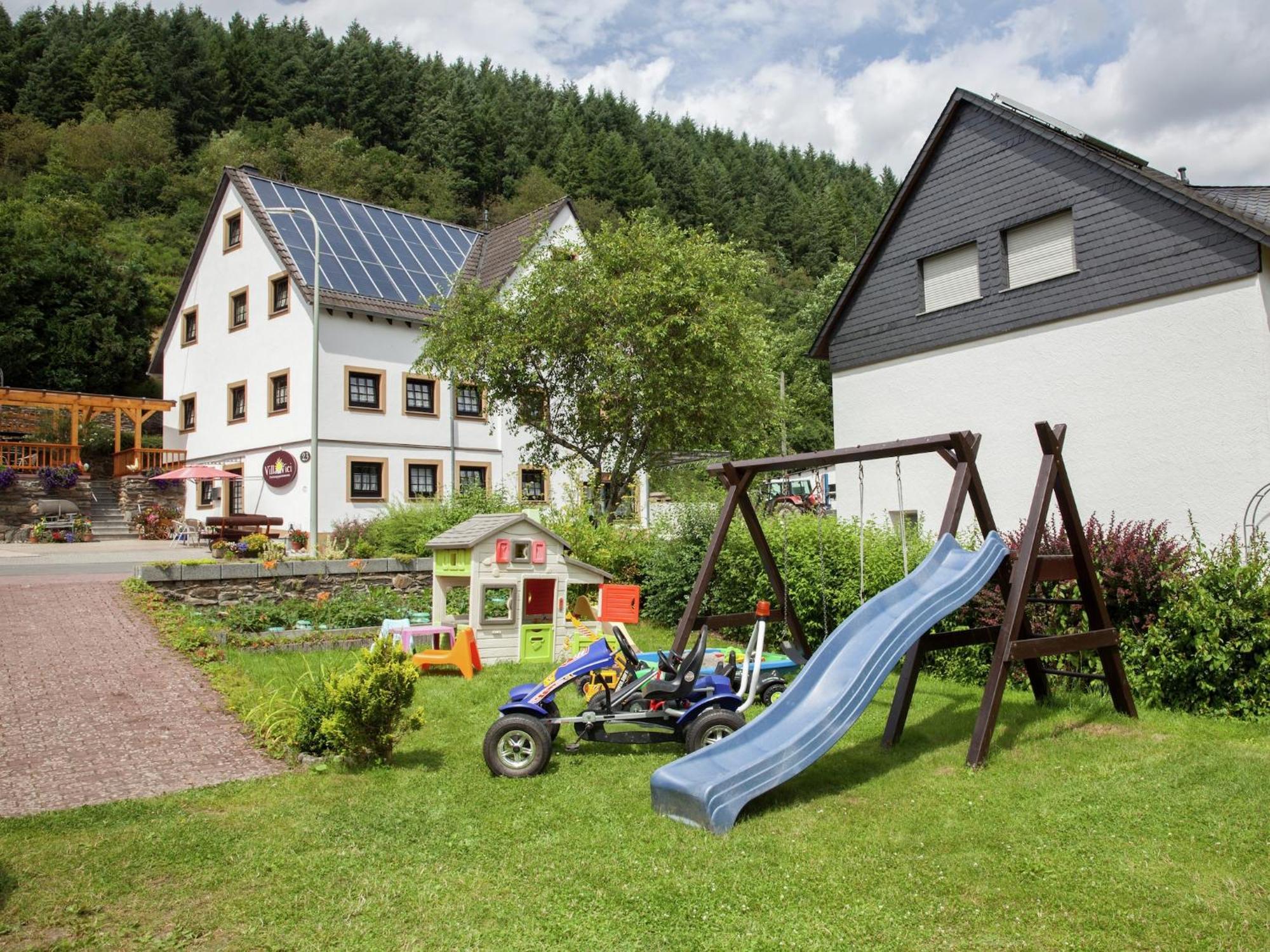 A Modern Apartment In The Hunsr Ck Region S Romantic Drohn Valley Merschbach Eksteriør billede